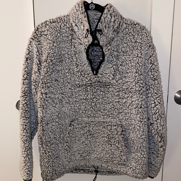 White and black fuzzy sweatshirt - Picture 1 of 2